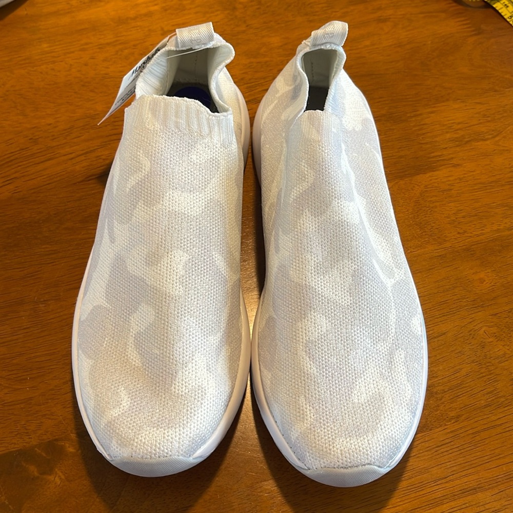 Juicy Couture Laceless Sneakers Slip On Grey White Size 8.5 NWT NEW Comf…